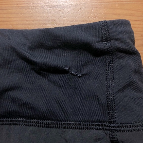Lululemon Black Speed Up Shorts Size 8 - Picture 5 of 8